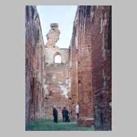 111-1246 Juni 2003. In der Ruine der Wehlauer Kirche.JPG